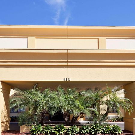 La Quinta By Wyndham Tampa Fairgrounds - Casino Hotel Buitenkant foto